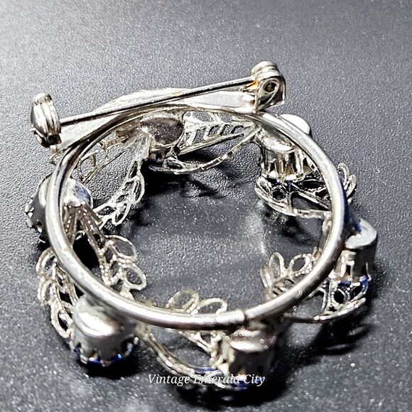 1950s Silver Filigree Blue Rhinestone Brooch Open Leaf Wreath Circle Pin Antique - Picture 9 of 11